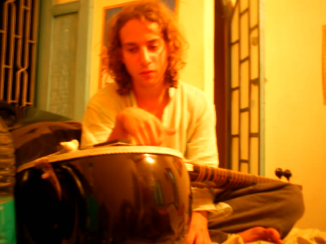 יואב בדהרמסלה במסע הראשון שלו להודו בשנת 2006.