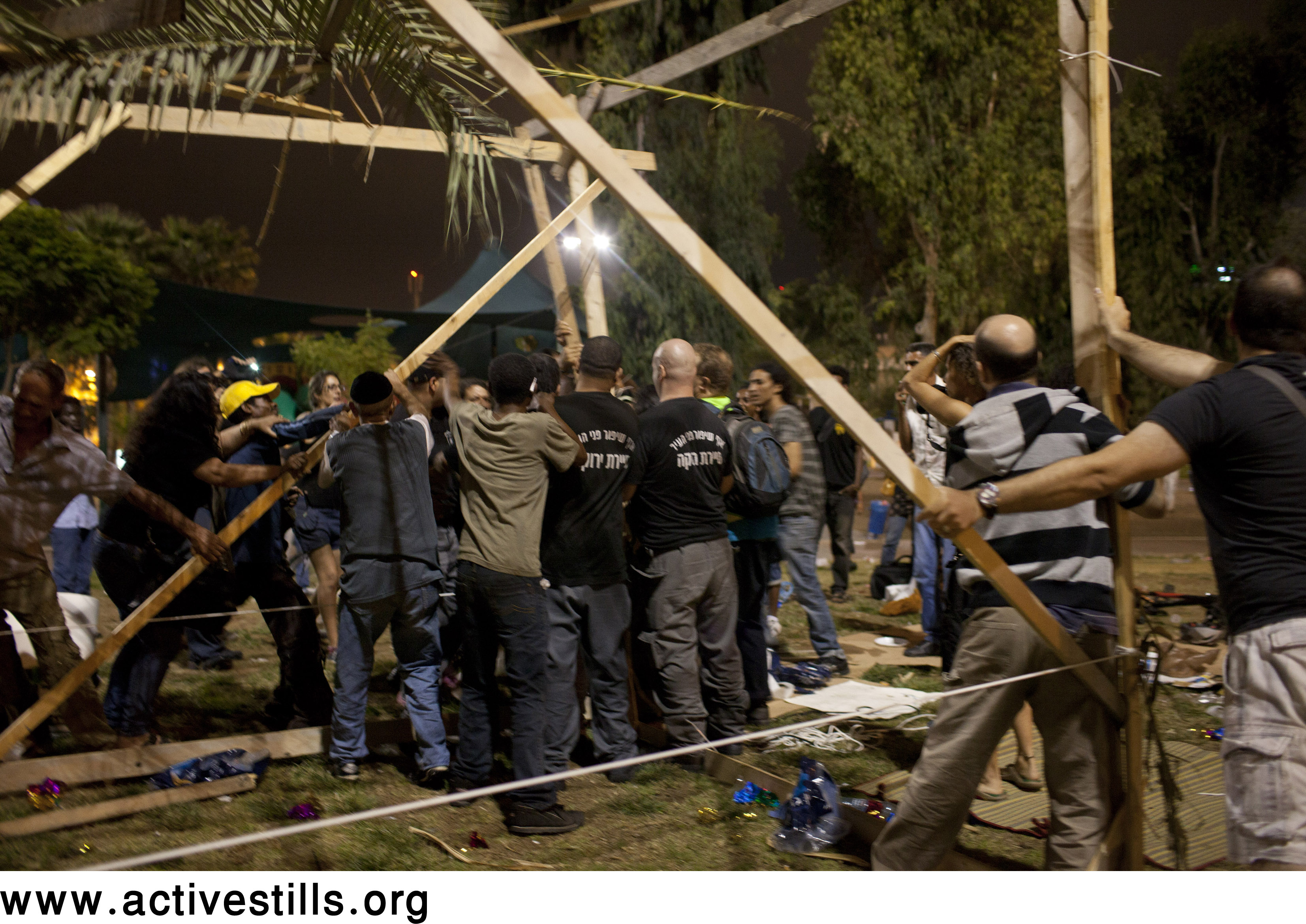 סוכת המחאה בגן לוינסקי בחג סוכות 2011.