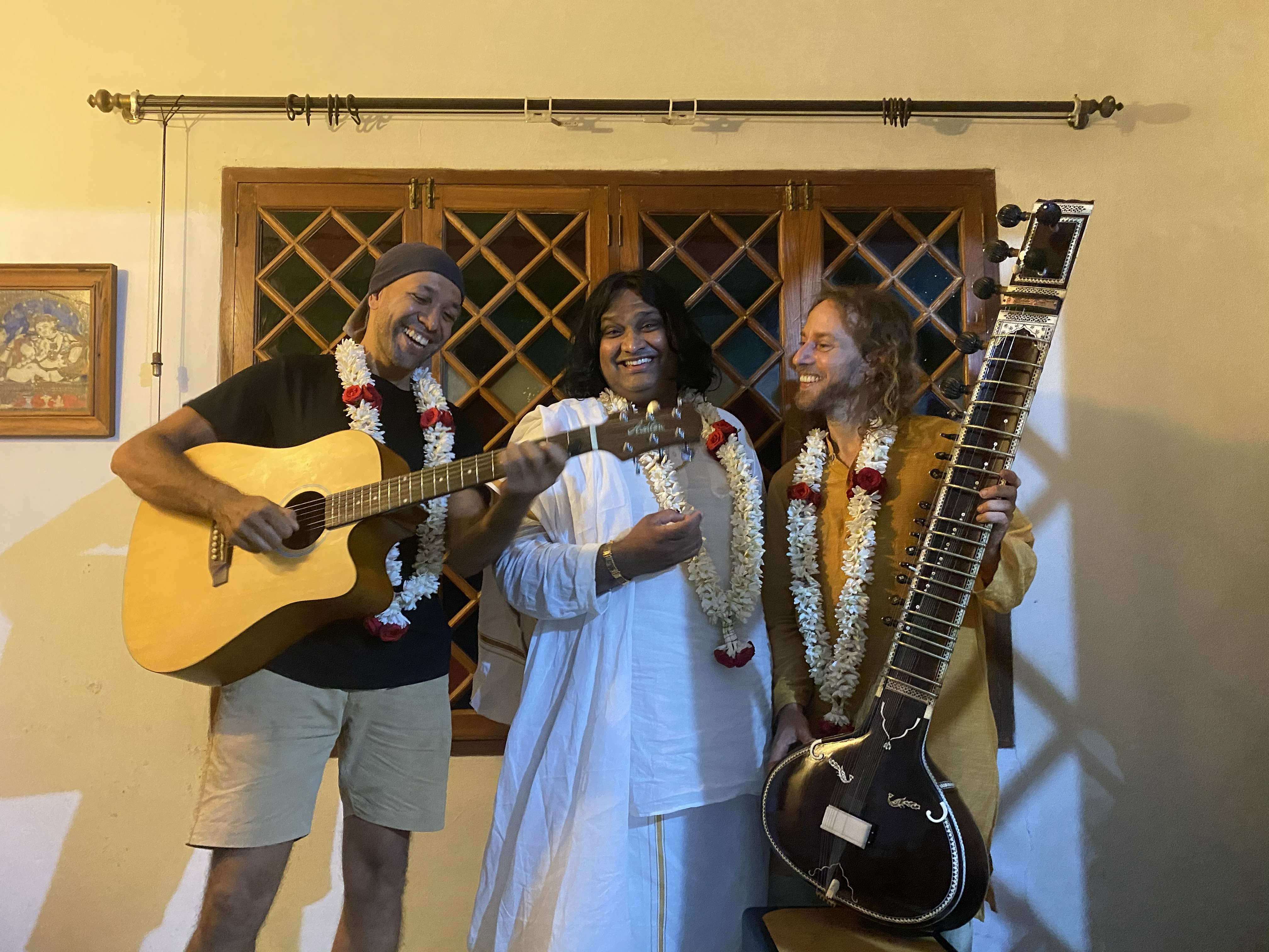 יואב ומהש וינאיאקראם מופיעים באורוביל.