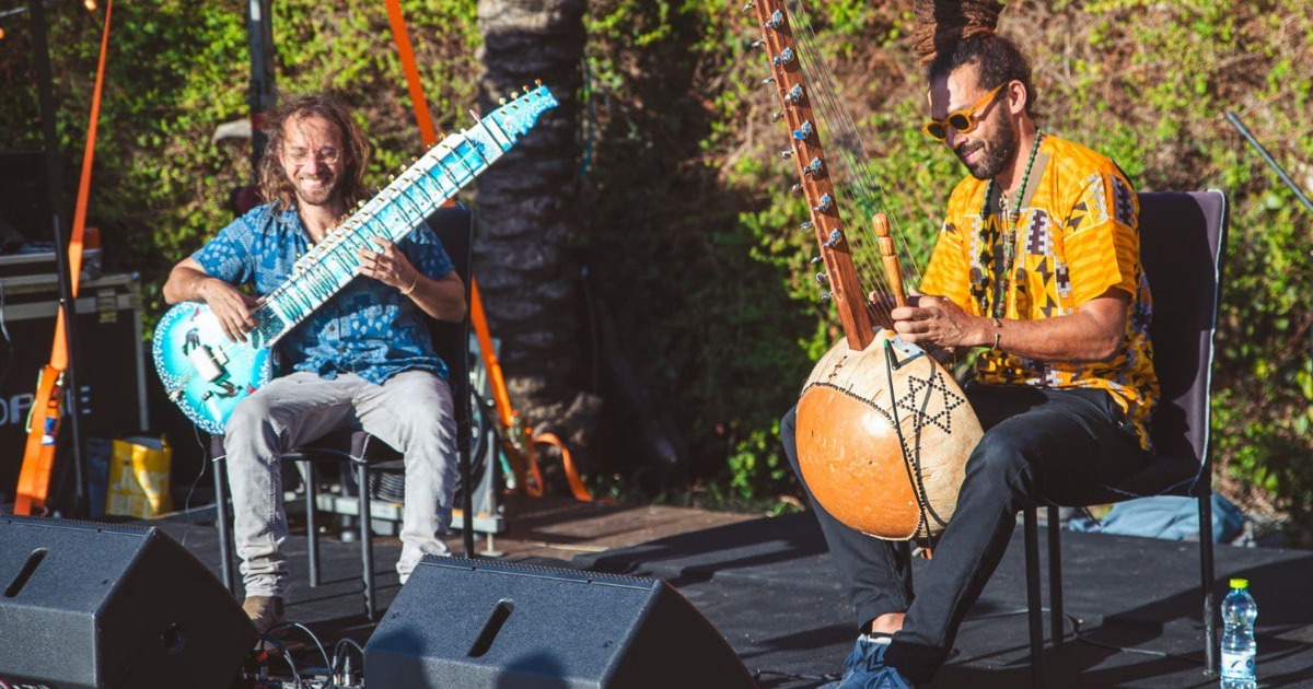 יויו סיטאר מופיע בפרויקט Afro Desi.