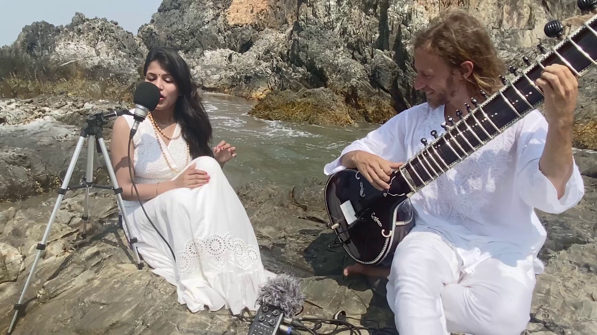 העטיפה של הסינגל Om Namah Shivaya.